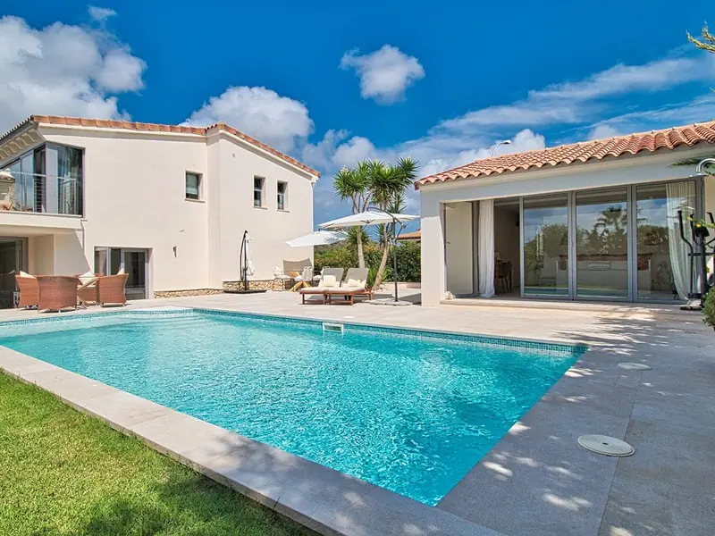 Mediterransk villa i Nova Santa Ponsa med mye privatliv og gjestehus - Santa Ponca - 4 Soverom, 300 m²