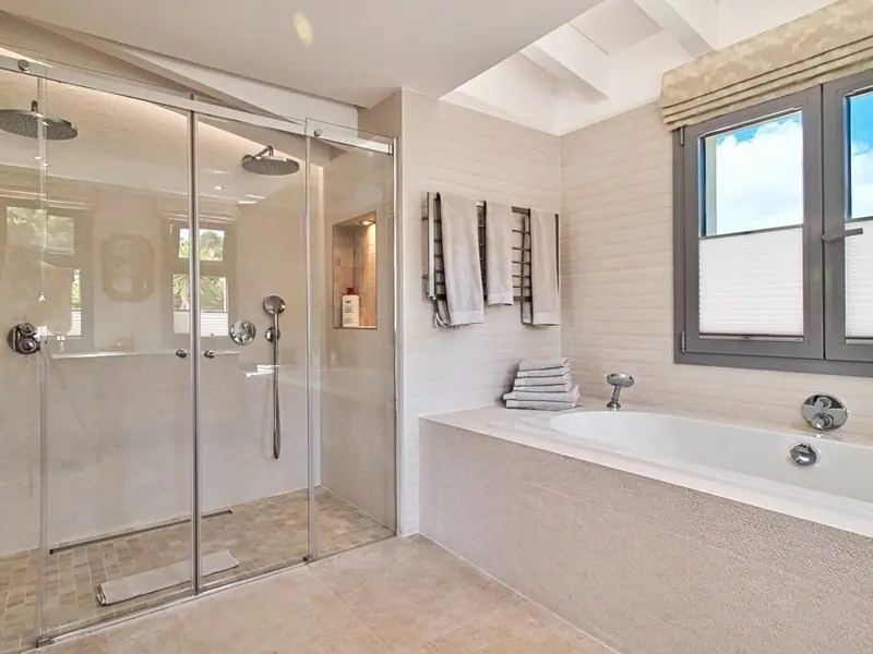 Mediterransk villa i Nova Santa Ponsa med mye privatliv og gjestehus - Santa Ponca - 4 Soverom, 300 m²